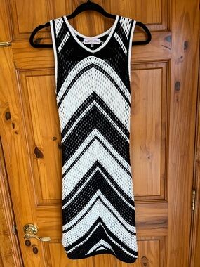 Willow & Wind Black and White Chevron Knit Mini Dress